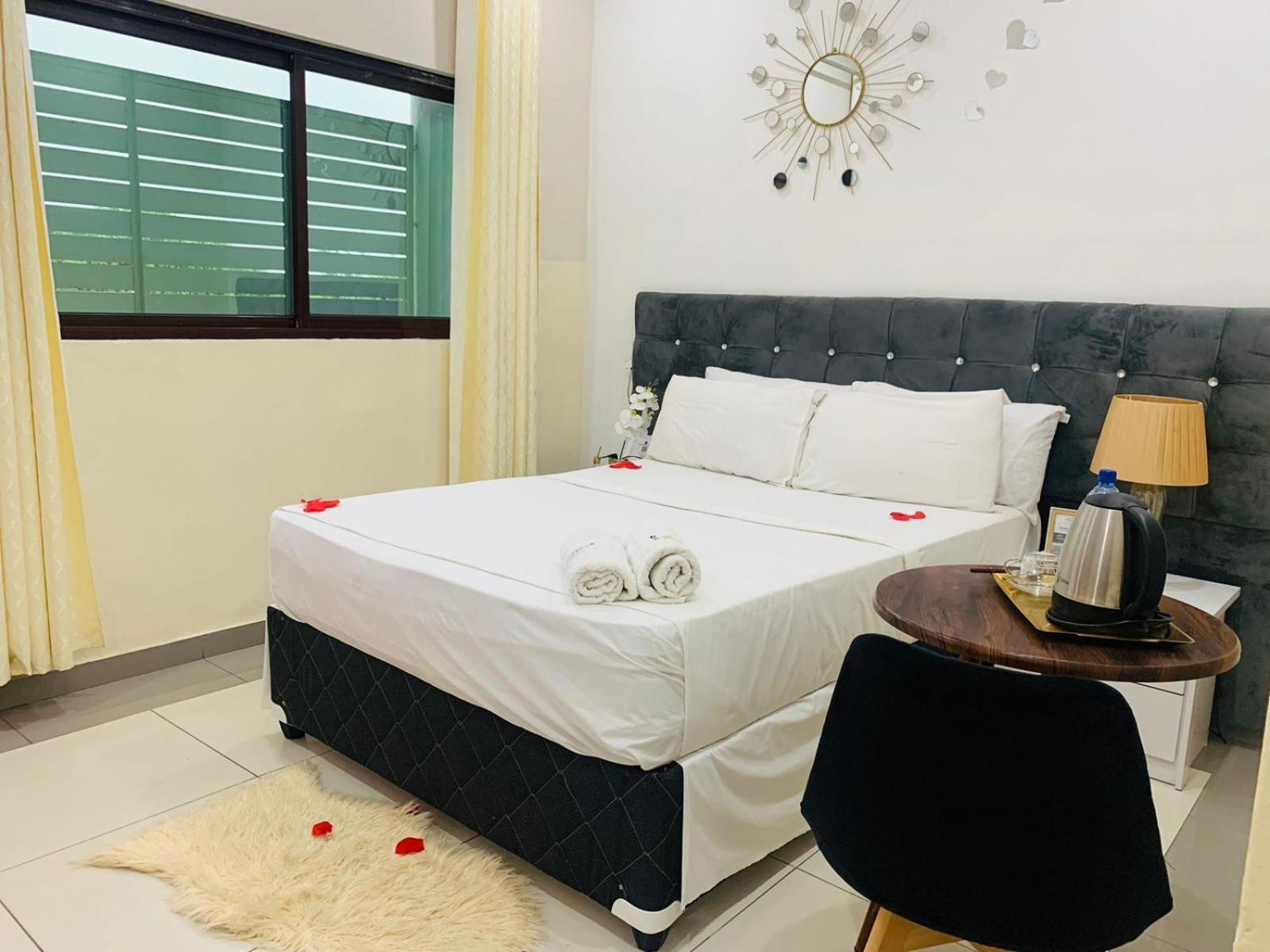 40 40 Accommodation Matola Exterior foto